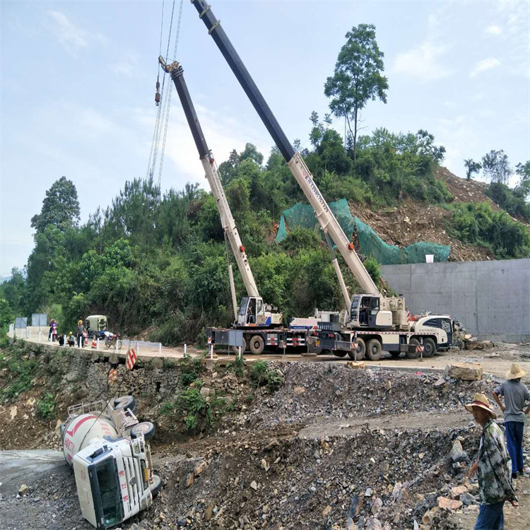 硚口汽车掉沟里叫吊车救援要多少钱